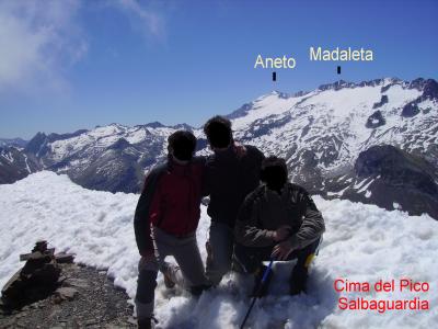 Tres Stufils coronan el Pico Salbaguardia